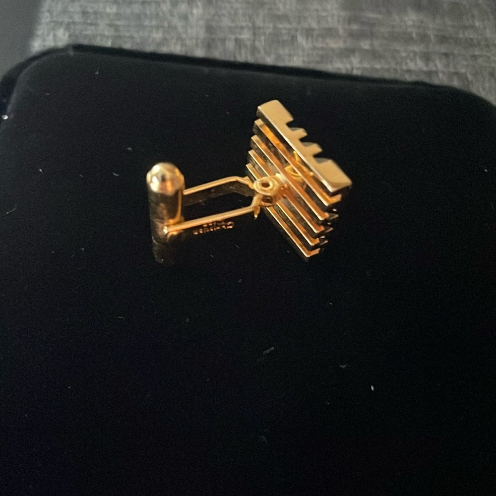 ChristianDIOR Gold Cufflinks Set - Picture 3 of 7